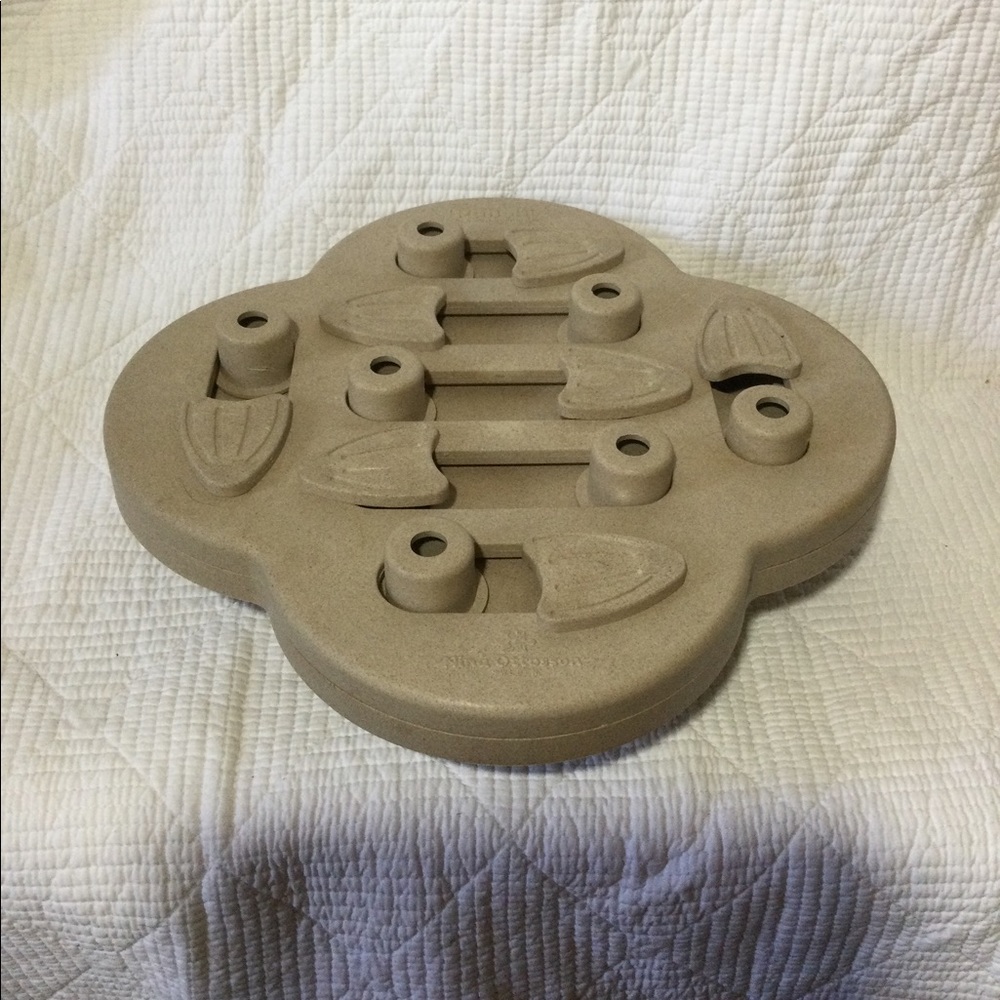 CAT TOY TREAT FINDER